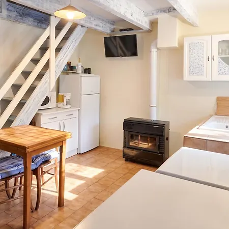 Maison Cosy Avec Vue Sur La Montagne A Dompnac, Cheminee *